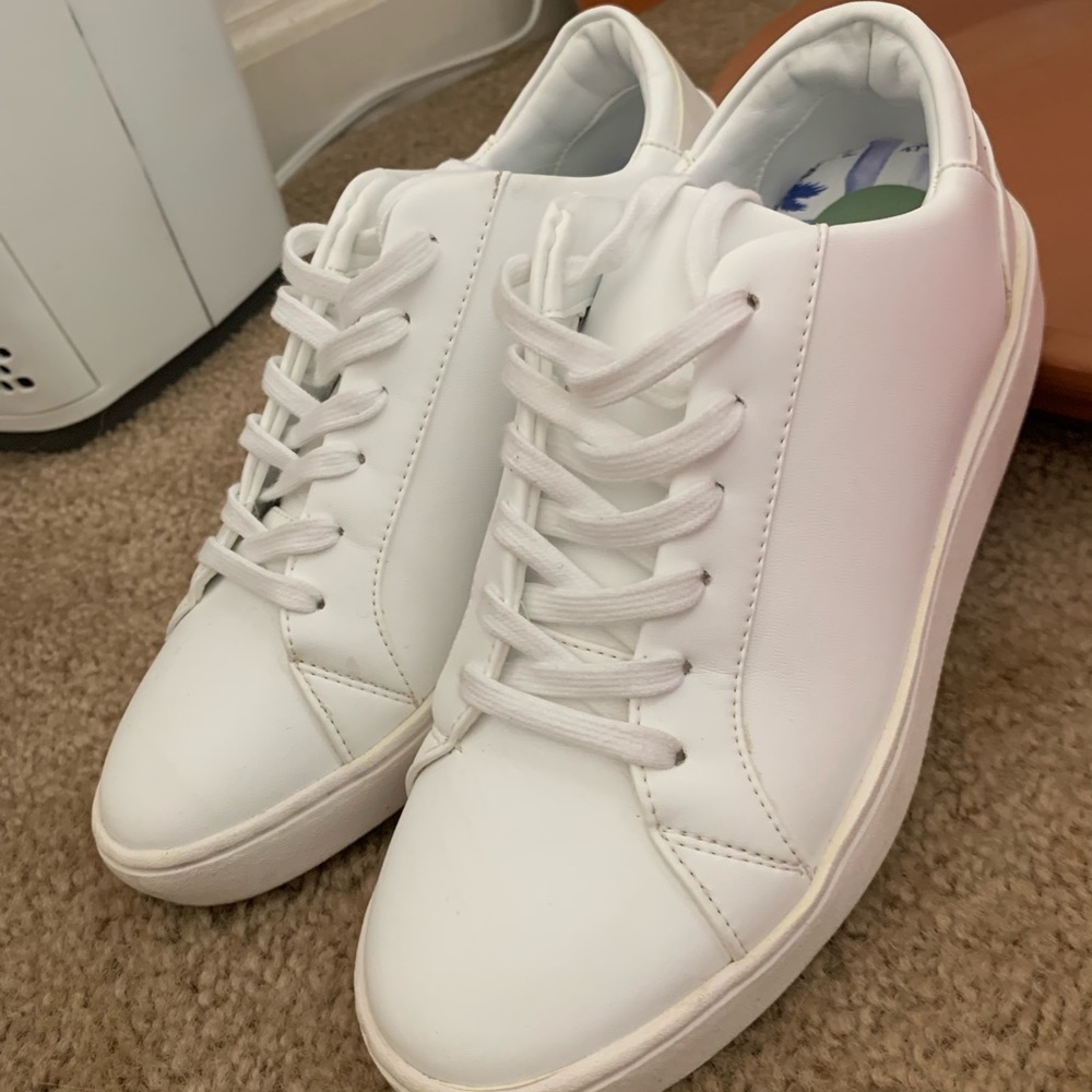 Thousand Fell White Sneakers